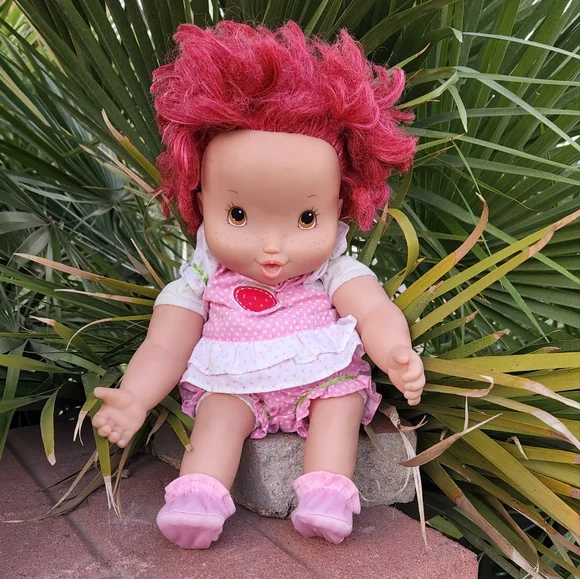 STRAWBERRY SHORTCAKE BABY BERRY BLOW KISS KISSES DOLL 2007 MIB RARE